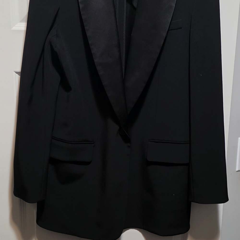 DKNY Black and White Garment Label